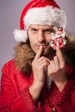 Vrolijke Santa Claus verbergt een geheim stock foto's Vrolijke Santa Claus verbergt een geheim stock foto's