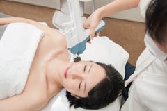 Vrouw die verfraaien in beauty spa stock fotografie Vrouw die verfraaien in beauty spa stock fotografie