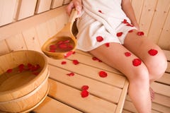 Vrouw en sauna stock fotografie Vrouw en sauna stock fotografie