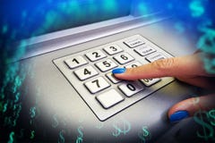 Vrouwenhakker die gevoelige gegevens van creditcard over ATM met abstracte achtergrond stelen royalty-vrije stock foto Vrouwenhakker die gevoelige gegevens van creditcard over ATM met abstracte achtergrond stelen royalty-vrije stock foto