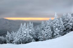 vt захода солнца stowe лыжи курорта гор стоковая фотография vt захода солнца stowe лыжи курорта гор стоковая фотография