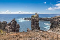 Vue courbe de baie de caverne d'Ana Kai Tangata images stock Vue courbe de baie de caverne d'Ana Kai Tangata images stock