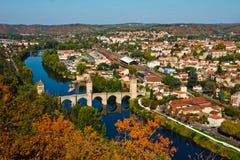 Vue d'automne à Pont Valentre, Cahors, France image stock Vue d'automne à Pont Valentre, Cahors, France image stock