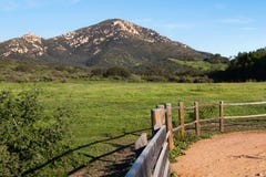 Vue d'Iron Mountain dans Poway, la Californie images stock Vue d'Iron Mountain dans Poway, la Californie images stock