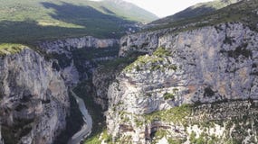 Vue d'oeil d'oiseau de Verdon, la rivière de Provençal qui a creusé Gorges du Verdon superbe, France, l'Europe image libre de droits Vue d'oeil d'oiseau de Verdon, la rivière de Provençal qui a creusé Gorges du Verdon superbe, France, l'Europe image libre de droits