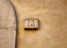 Vue d'un bâtiment numéro 13 images stock Vue d'un bâtiment numéro 13 images stock