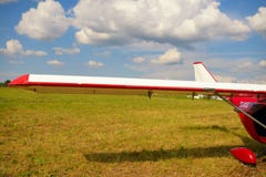 Vue d'une aile de l'avion ultra-léger Images libres de droits Vue d'une aile de l'avion ultra-léger Images libres de droits