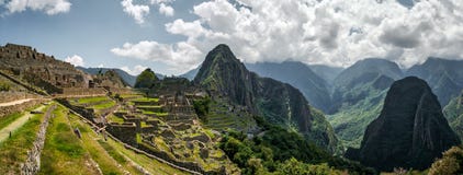 Vue de belles montagnes près de Machu Picchu photographie stock Vue de belles montagnes près de Machu Picchu photographie stock