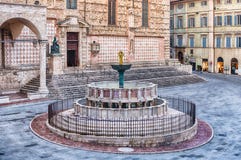 Vue de Fontana Maggiore, fontaine médiévale scénique à Pérouse, I Photos stock Vue de Fontana Maggiore, fontaine médiévale scénique à Pérouse, I Photos stock