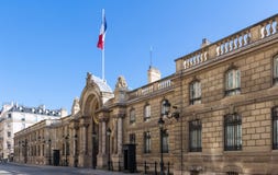 Vue de la porte d'entrée de l'Elysee Palace de la rue du Faubourg Saint-Honore Elysee Palace - résidence principale de photos libres de droits Vue de la porte d'entrée de l'Elysee Palace de la rue du Faubourg Saint-Honore Elysee Palace - résidence principale de photos libres de droits