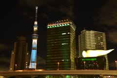 Vue de nuit, horizon de salle de Sumida, Tokyo, Japon avec des points de repère photos stock Vue de nuit, horizon de salle de Sumida, Tokyo, Japon avec des points de repère photos stock