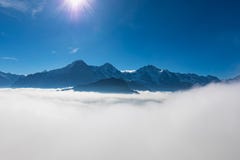 Vue de panorama des montagnes suisses d'alpes Eiger, Moench et Jungfrau image stock Vue de panorama des montagnes suisses d'alpes Eiger, Moench et Jungfrau image stock