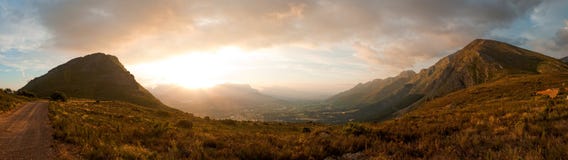 Vue de paysage de vallée de Franschoek images libres de droits Vue de paysage de vallée de Franschoek images libres de droits