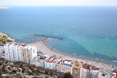 Vue de plage de Postiguet dans Alicante images libres de droits Vue de plage de Postiguet dans Alicante images libres de droits