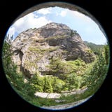 vue de Poisson-oeil de la montagne dans les montagnes de Rhodope, Bulgarie Photo libre de droits vue de Poisson-oeil de la montagne dans les montagnes de Rhodope, Bulgarie Photo libre de droits