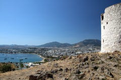 Vue des moulins à vent historiques à Bodrum-Guembet - un Li célèbre images stock Vue des moulins à vent historiques à Bodrum-Guembet - un Li célèbre images stock