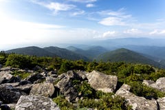 Vue du haut de montagne Livadiyskaya - Pidan dans Sikhote-Alin, Russie photos stock Vue du haut de montagne Livadiyskaya - Pidan dans Sikhote-Alin, Russie photos stock