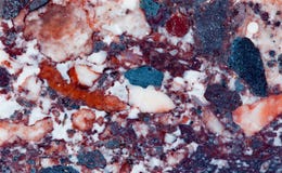 Vue en pierre minérale de marbre rouge de macro de modèle de texture Belle roche métamorphique ornementale composée de recristall Photographie stock libre de droits Vue en pierre minérale de marbre rouge de macro de modèle de texture Belle roche métamorphique ornementale composée de recristall Photographie stock libre de droits