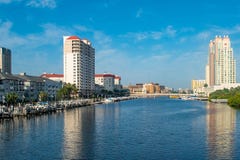 Vue panoramique d'île de port, de pont de Bd. d'île de port de S et d'hôtel de Marriot photographie stock Vue panoramique d'île de port, de pont de Bd. d'île de port de S et d'hôtel de Marriot photographie stock
