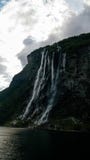 Vue panoramique ? la cascade de sept soeurs et Geirangerfjord en Norv?ge photographie stock libre de droits Vue panoramique ? la cascade de sept soeurs et Geirangerfjord en Norv?ge photographie stock libre de droits
