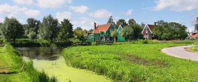 Vue panoramique sur le village hollandais. photos stock Vue panoramique sur le village hollandais. photos stock