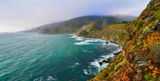 Vue scénique sur l'itinéraire 1 d'état de la Californie photos stock Vue scénique sur l'itinéraire 1 d'état de la Californie photos stock