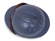 Vue supérieure du casque militaire français de la première guerre mondiale sur le whi Photos stock Vue supérieure du casque militaire français de la première guerre mondiale sur le whi Photos stock