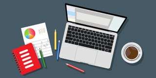 Vue supérieure du fond de lieu de travail, moniteur, clavier, carnet, écouteurs, téléphone, documents, dossiers, programmateur, c illustration stock Vue supérieure du fond de lieu de travail, moniteur, clavier, carnet, écouteurs, téléphone, documents, dossiers, programmateur, c illustration stock