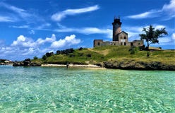 Vue sur le phare dans la lagune bleue îles Maurice de baie photos libres de droits Vue sur le phare dans la lagune bleue îles Maurice de baie photos libres de droits
