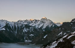 Vue Zillertal Autriche 2 de panorama de montagne de lever de soleil image stock Vue Zillertal Autriche 2 de panorama de montagne de lever de soleil image stock