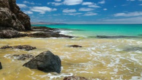 Vue à la plage sablonneuse de Costa Calma dans les sud de Fuerteventura, les îles Canaries en second lieu les plus grandes, Espag clips vidéos Vue à la plage sablonneuse de Costa Calma dans les sud de Fuerteventura, les îles Canaries en second lieu les plus grandes, Espag clips vidéos