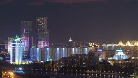 Vue élevée de nuit au-dessus du district des affaires de centre et de central de la ville avec des tours Timelapse de dessus de t clips vidéos Vue élevée de nuit au-dessus du district des affaires de centre et de central de la ville avec des tours Timelapse de dessus de t clips vidéos