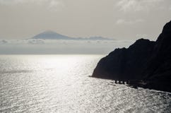 Vulcano di Teide in Tenerife veduta dall'isola di Gomera della La Canarino isl immagini stock libere da diritti Vulcano di Teide in Tenerife veduta dall'isola di Gomera della La Canarino isl immagini stock libere da diritti