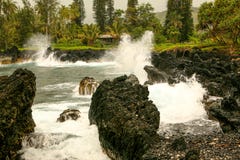 Vulkaniskt vaggar på den Keanae halvön, Maui Hawaii arkivbild Vulkaniskt vaggar på den Keanae halvön, Maui Hawaii arkivbild