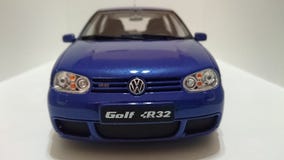 Vw играет в гольф автомобиль люка R32 Mk IV горячий стоковое фото Vw играет в гольф автомобиль люка R32 Mk IV горячий стоковое фото