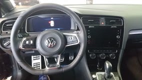 Vw играет в гольф детали приборной панели горячего люка GTD внутренние стоковое фото rf Vw играет в гольф детали приборной панели горячего люка GTD внутренние стоковое фото rf