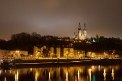 Vysehrad vom Fluss stockfotografie Vysehrad vom Fluss stockfotografie