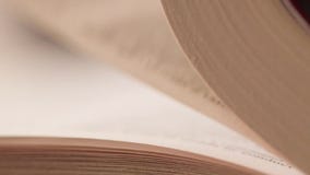 Vända sidorna av en studiebok Vända sidorna av en studiebok