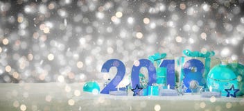 véspera de ano 2018 novo com rendição das quinquilharias e dos presentes 3D do Natal ilustração do vetor véspera de ano 2018 novo com rendição das quinquilharias e dos presentes 3D do Natal ilustração do vetor