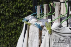 Vêtements de coup sous le soleil photo libre de droits Vêtements de coup sous le soleil photo libre de droits