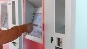 Vídeo de la máquina de la vigencia máxima de vale de servicio del uno mismo Vídeo de la máquina de la vigencia máxima de vale de servicio del uno mismo