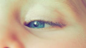 Vídeo del ojo azul de la niña metrajes Vídeo del ojo azul de la niña metrajes