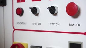 W górę białego rośliny wyposażenia kontrolnej zmiany panelu Nowożytny automatyzujący przemysłowej rośliny przedsięwzięcia pulpit zbiory wideo W górę białego rośliny wyposażenia kontrolnej zmiany panelu Nowożytny automatyzujący przemysłowej rośliny przedsięwzięcia pulpit zbiory wideo