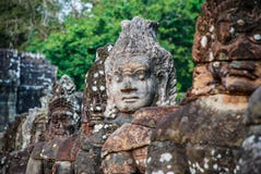 W zawiły sposób sculpted głowy w świątyniach Angkor Wat fotografia stock W zawiły sposób sculpted głowy w świątyniach Angkor Wat fotografia stock