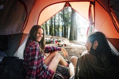 Wanderer, der Reise-Reise-Wanderungs-Konzept wandernd kampiert stockbilder Wanderer, der Reise-Reise-Wanderungs-Konzept wandernd kampiert stockbilder
