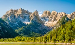 Wandern in den Dolomit stockbild Wandern in den Dolomit stockbild