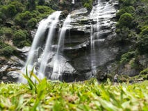 Wasser-Fall von Sri Lanka lizenzfreies stockfoto Wasser-Fall von Sri Lanka lizenzfreies stockfoto