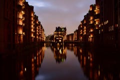 Wasserschloesschen-bei Nacht Speicherstadt Hamburg Deutschland lizenzfreie stockfotos Wasserschloesschen-bei Nacht Speicherstadt Hamburg Deutschland lizenzfreie stockfotos