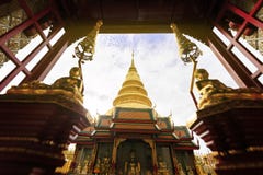 Wat Phra That Hariphunchai, Tempel in Lamphun Thailand lizenzfreies stockfoto Wat Phra That Hariphunchai, Tempel in Lamphun Thailand lizenzfreies stockfoto