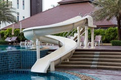 Waterslide около бассейна стоковое фото Waterslide около бассейна стоковое фото